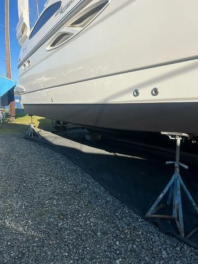 Slide: The Image of Cruisers 405 Express Motoryacht 2004 - 29