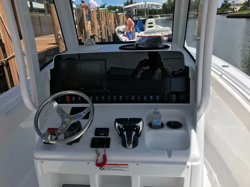 Slide: The Image of Sea Hunt 265 SE 2021 - 4