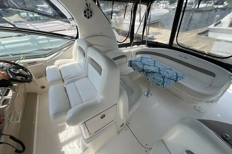 Slide: The Image of Sea Ray 320 Sundancer 2004 - 11