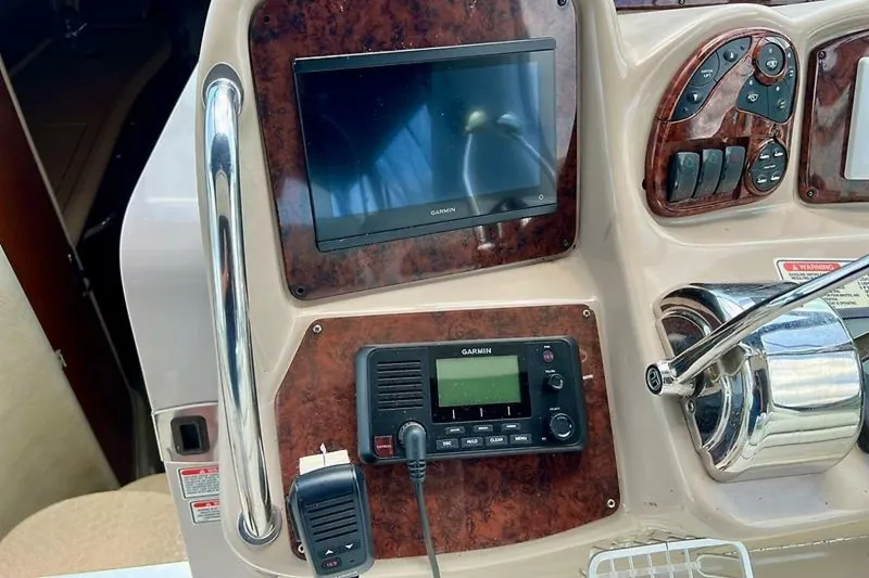 Slide: The Image of Sea Ray 320 Sundancer 2004 - 13