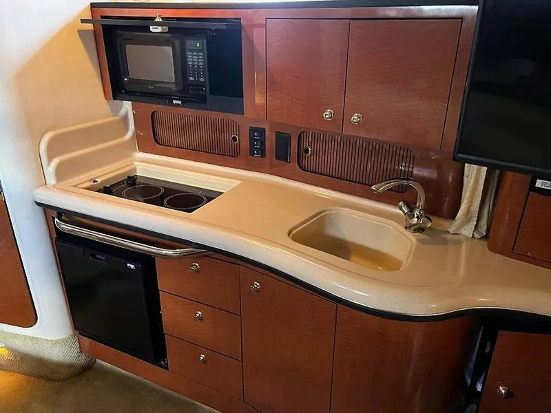 Slide: The Image of Sea Ray 320 Sundancer 2004 - 16