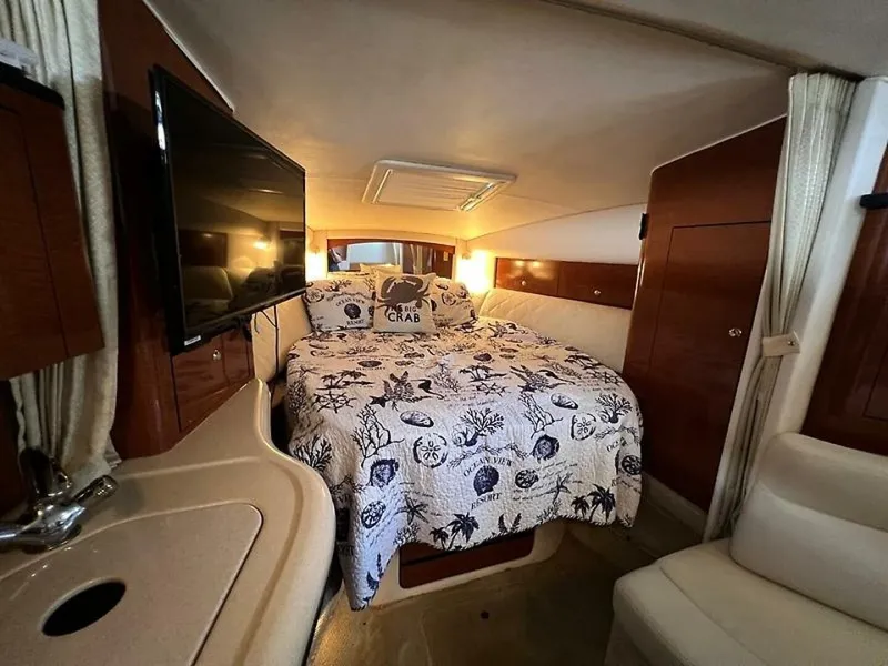 Slide: The Image of Sea Ray 320 Sundancer 2004 - 18