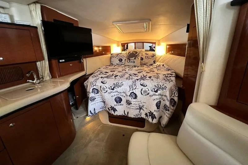 Slide: The Image of Sea Ray 320 Sundancer 2004 - 19