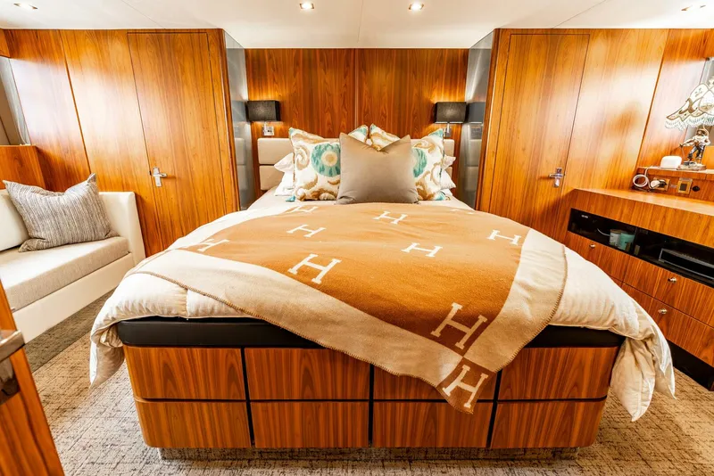 Slide: The Image of Fairline 2013 - 10