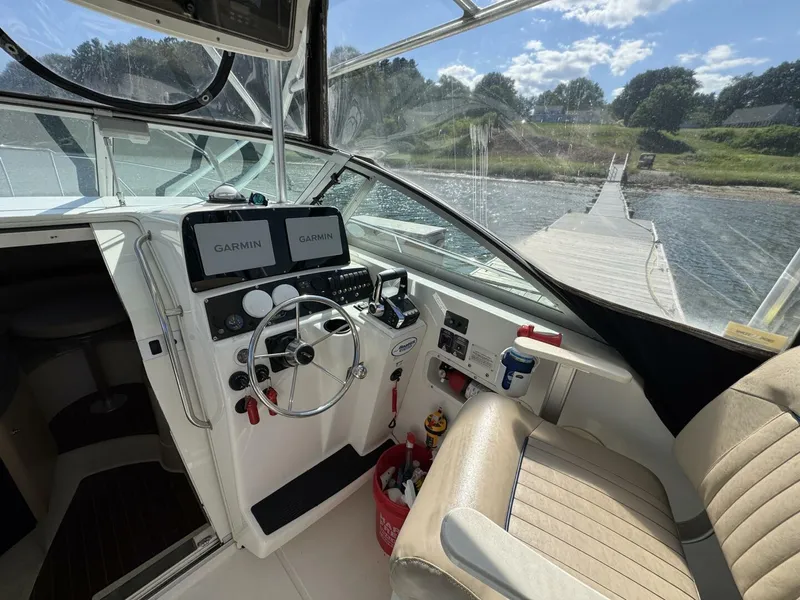 Slide: The Image of Boston Whaler 28 Conquest 1999 - 28