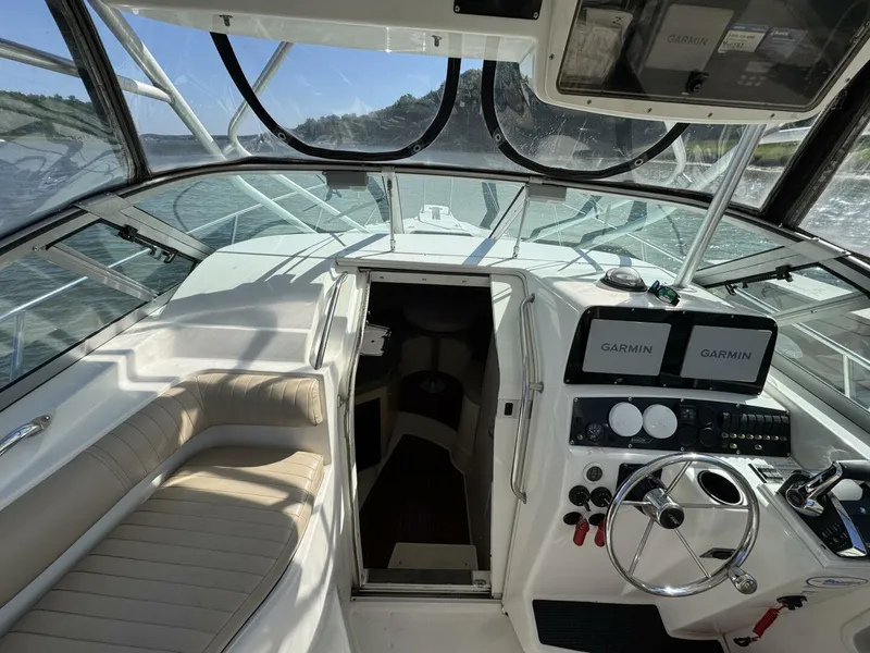 Slide: The Image of Boston Whaler 28 Conquest 1999 - 30