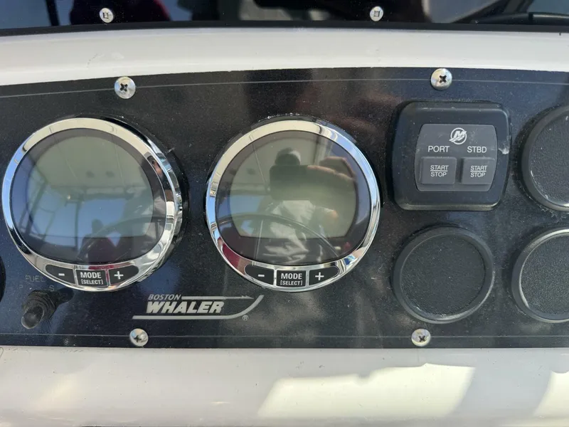 Slide: The Image of Boston Whaler 28 Conquest 1999 - 34