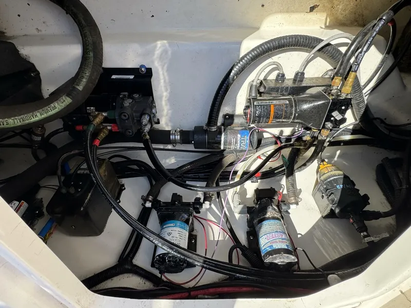 Slide: The Image of Boston Whaler 28 Conquest 1999 - 45
