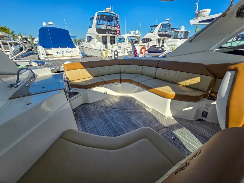 Slide: The Image of Sea Ray 350 SLX 2015 - 11