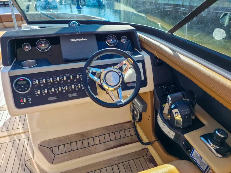 Slide: The Image of Sea Ray 350 SLX 2015 - 13