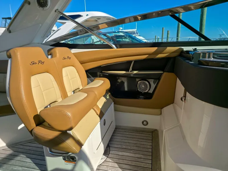 Slide: The Image of Sea Ray 350 SLX 2015 - 14