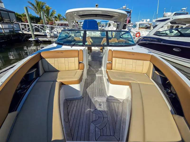 Slide: The Image of Sea Ray 350 SLX 2015 - 16