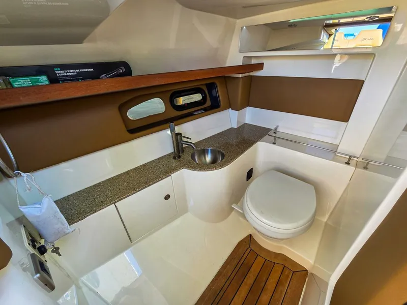 Slide: The Image of Sea Ray 350 SLX 2015 - 17