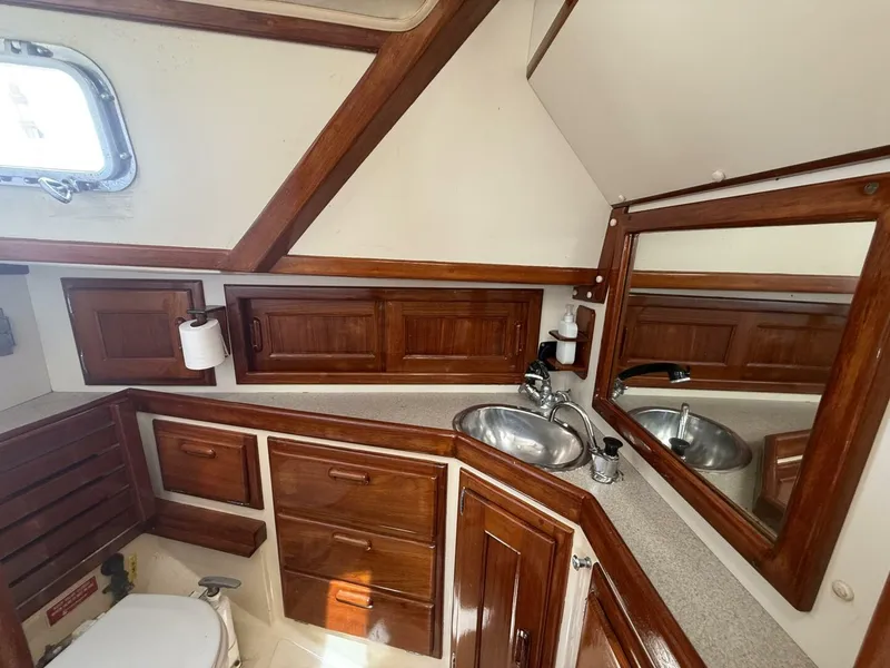 Slide: The Image of Pacific Seacraft Pilothouse 32 1994 - 10