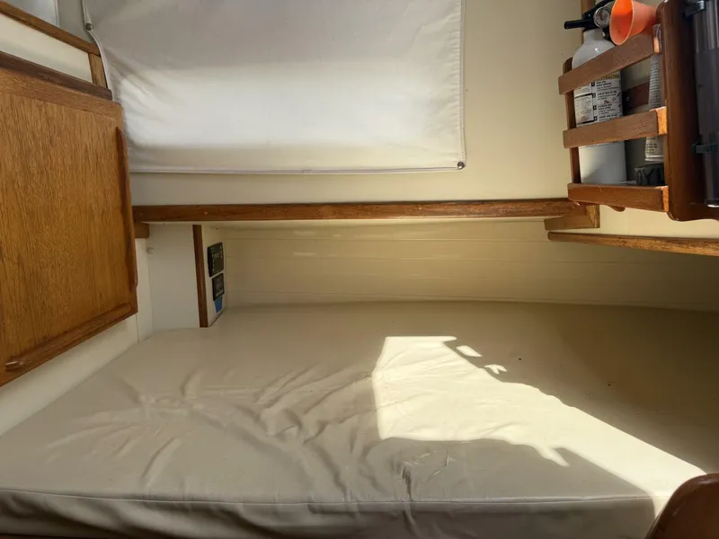 Slide: The Image of Pacific Seacraft Pilothouse 32 1994 - 12