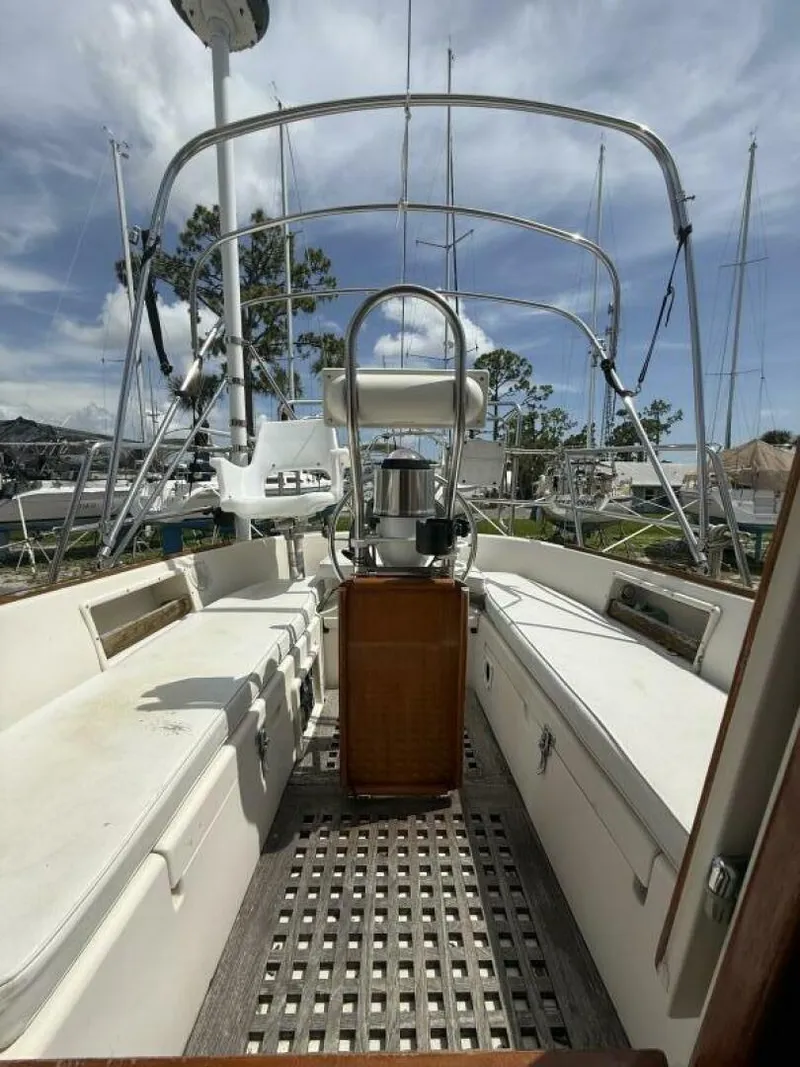 Slide: The Image of Pacific Seacraft Pilothouse 32 1994 - 16
