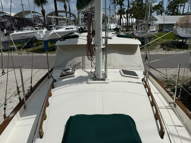 Slide: The Image of Pacific Seacraft Pilothouse 32 1994 - 18