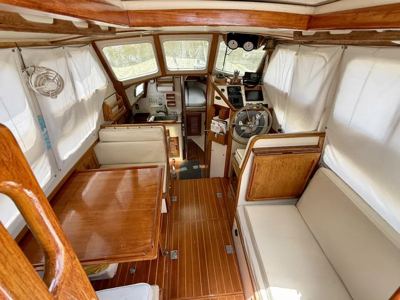 Slide: The Image of Pacific Seacraft Pilothouse 32 1994 - 2