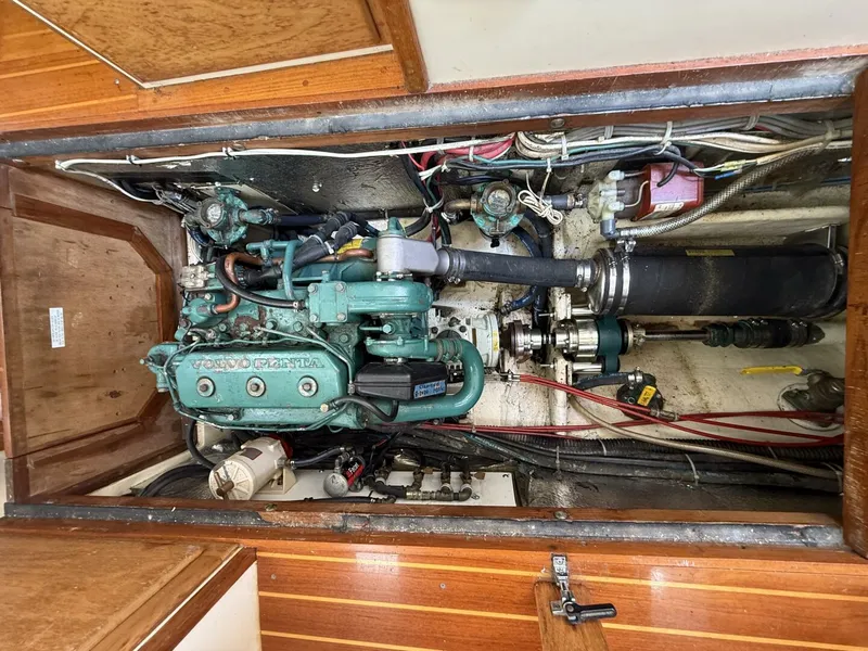 Slide: The Image of Pacific Seacraft Pilothouse 32 1994 - 21