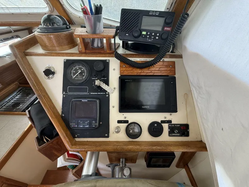 Slide: The Image of Pacific Seacraft Pilothouse 32 1994 - 4