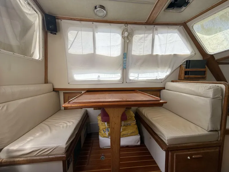Slide: The Image of Pacific Seacraft Pilothouse 32 1994 - 6
