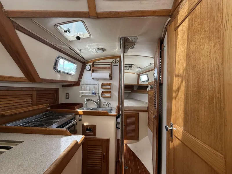 Slide: The Image of Pacific Seacraft Pilothouse 32 1994 - 7