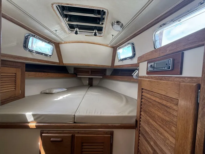 Slide: The Image of Pacific Seacraft Pilothouse 32 1994 - 9