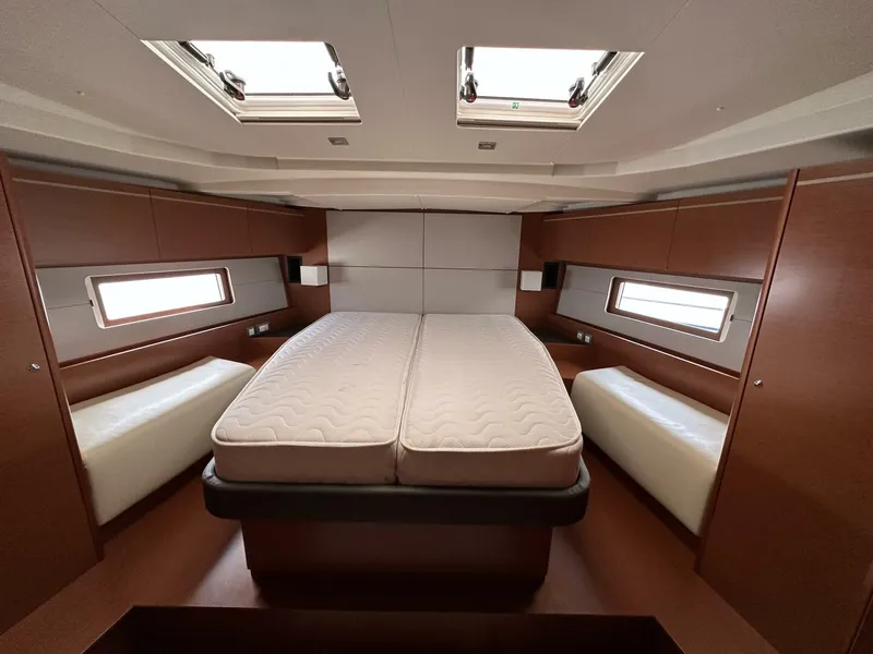 Slide: The Image of Beneteau Oceanis 2020 - 29