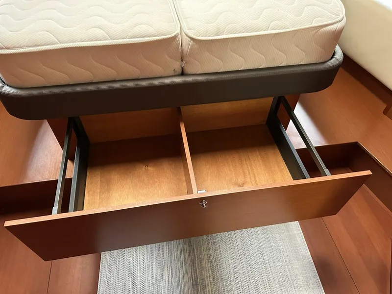 Slide: The Image of Beneteau Oceanis 2020 - 30