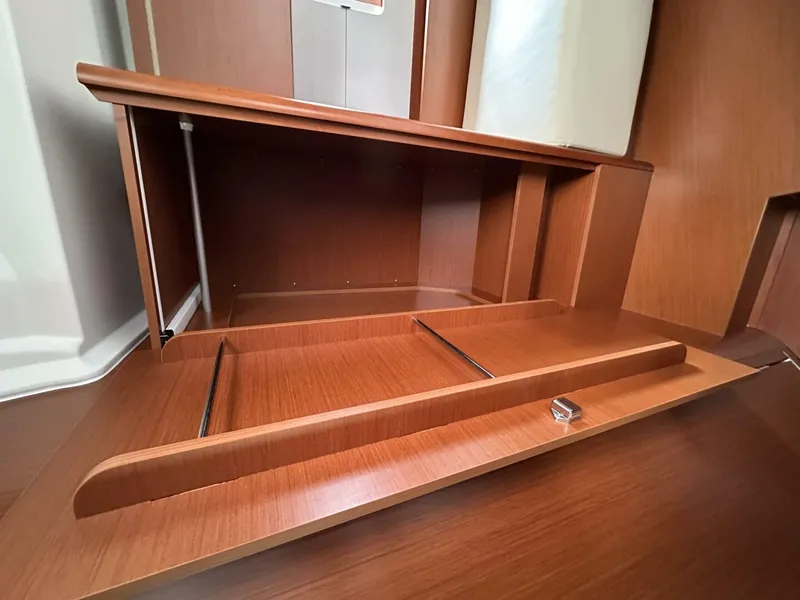 Slide: The Image of Beneteau Oceanis 2020 - 32