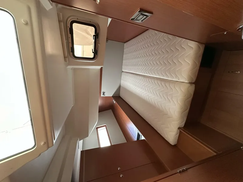 Slide: The Image of Beneteau Oceanis 2020 - 34