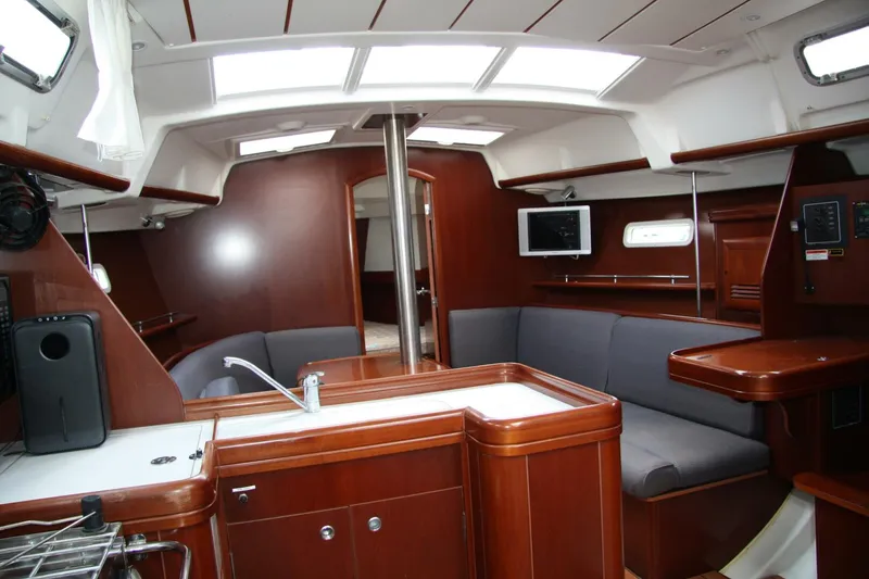Slide: The Image of Beneteau 2006 - 34