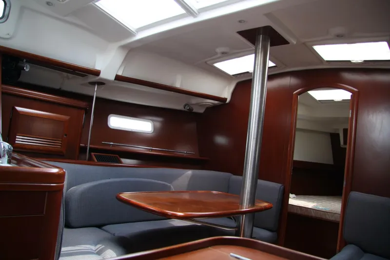 Slide: The Image of Beneteau 2006 - 38