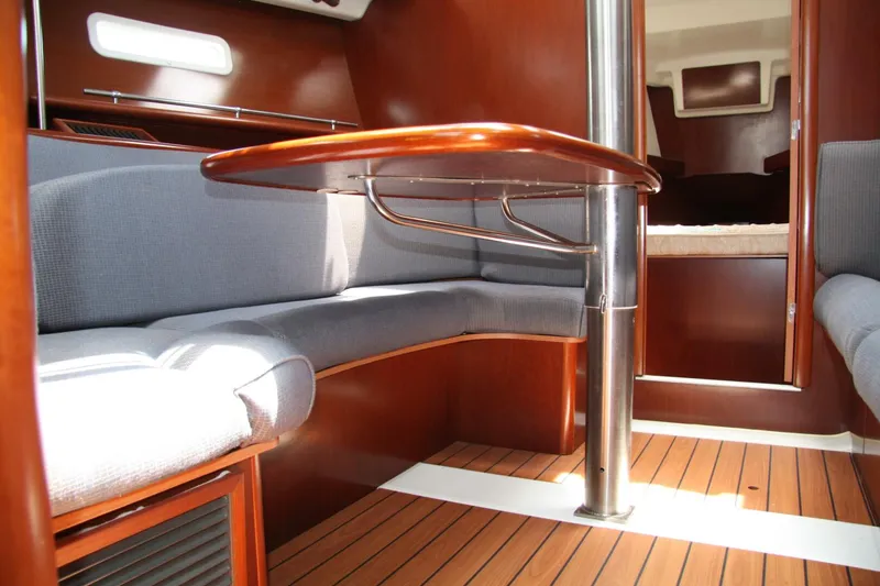Slide: The Image of Beneteau 2006 - 40