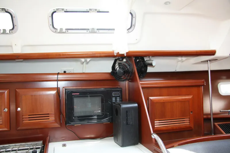 Slide: The Image of Beneteau 2006 - 44