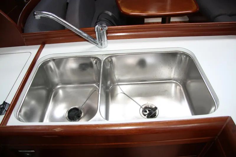 Slide: The Image of Beneteau 2006 - 47