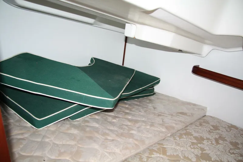Slide: The Image of Beneteau 2006 - 52