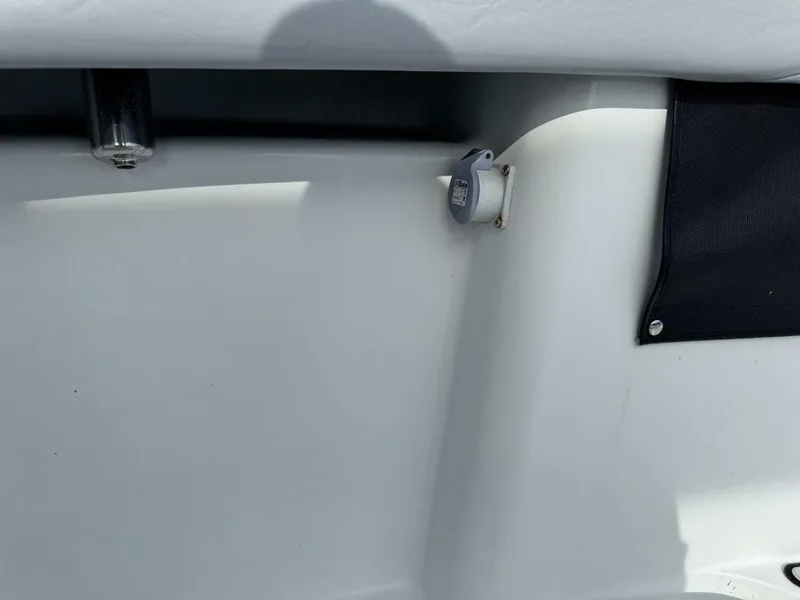 Slide: The Image of Yellowfin 26 Hybrid 2021 - 20