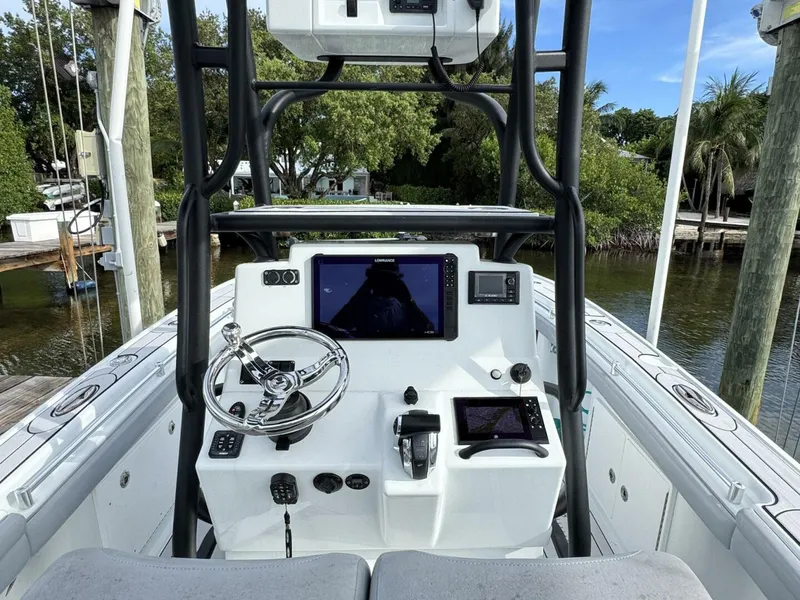 Slide: The Image of Yellowfin 26 Hybrid 2021 - 23