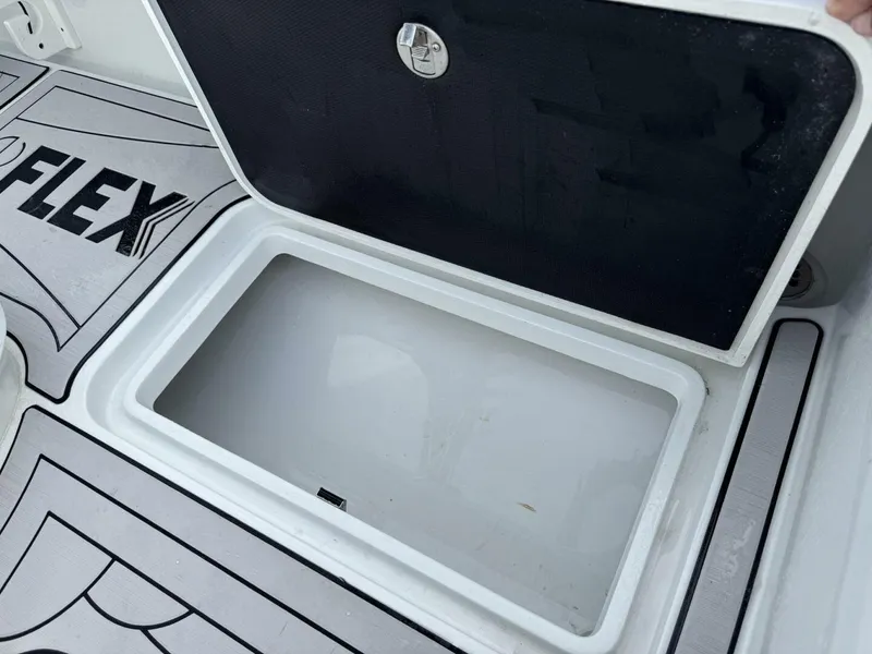 Slide: The Image of Yellowfin 26 Hybrid 2021 - 31