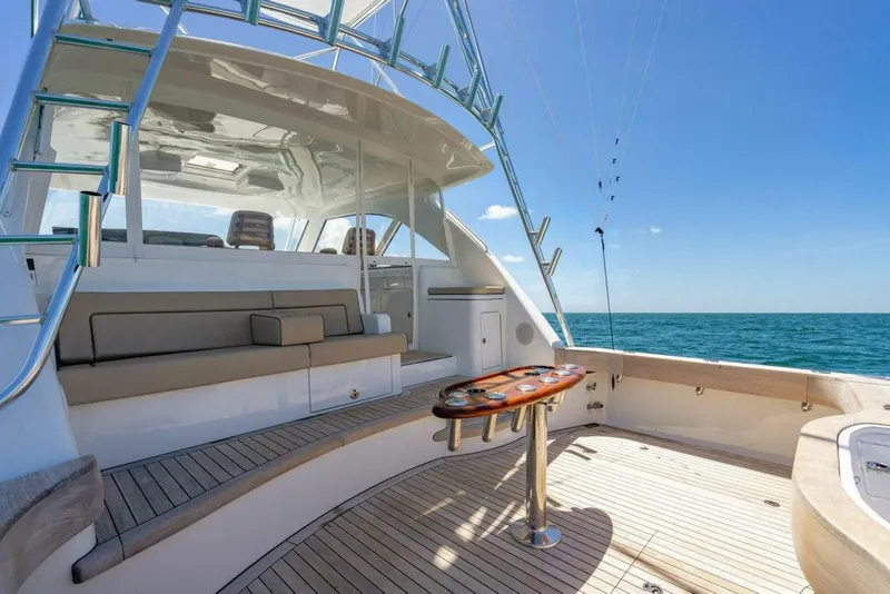 Slide: The Image of Hatteras GT45X 2023 - 12