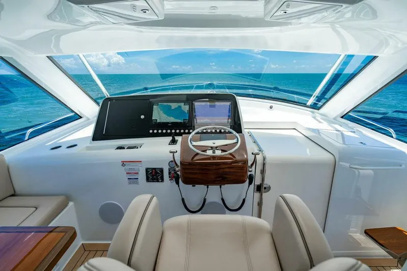 Slide: The Image of Hatteras GT45X 2023 - 19