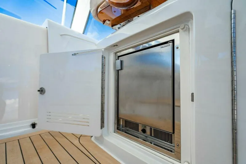 Slide: The Image of Hatteras GT45X 2023 - 24
