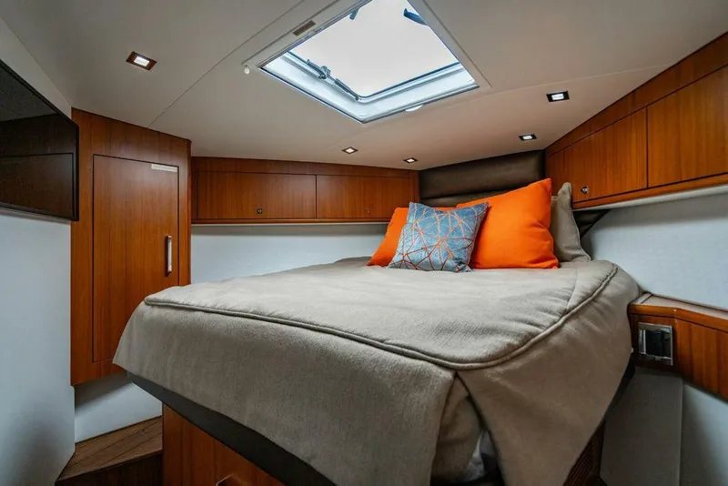 Slide: The Image of Hatteras GT45X 2023 - 38
