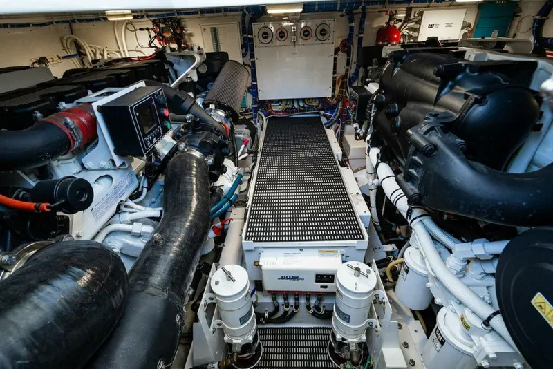 Slide: The Image of Hatteras GT45X 2023 - 44