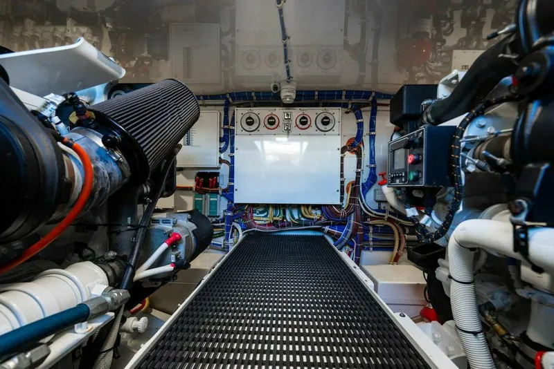 Slide: The Image of Hatteras GT45X 2023 - 45