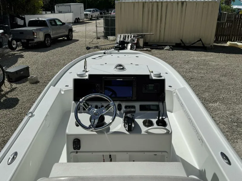 Slide: The Image of Yellowfin 24 Bay 2016 - 19