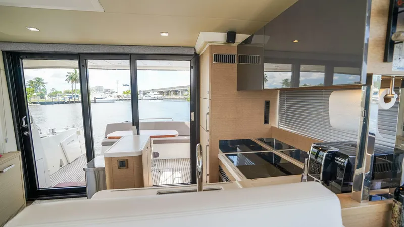 Slide: The Image of Prestige 500 Flybridge 2018 - 11