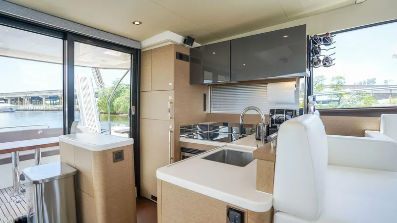 Slide: The Image of Prestige 500 Flybridge 2018 - 12