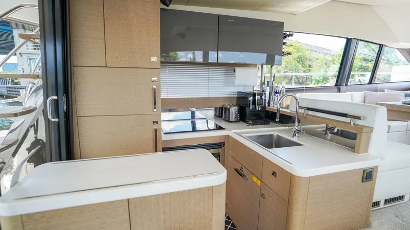 Slide: The Image of Prestige 500 Flybridge 2018 - 13